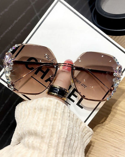 Trendy Rhinestone Oversized Lenses Face-Slimming Sunglasses