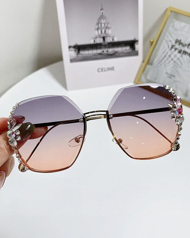Trendy Rhinestone Oversized Lenses Face-Slimming Sunglasses