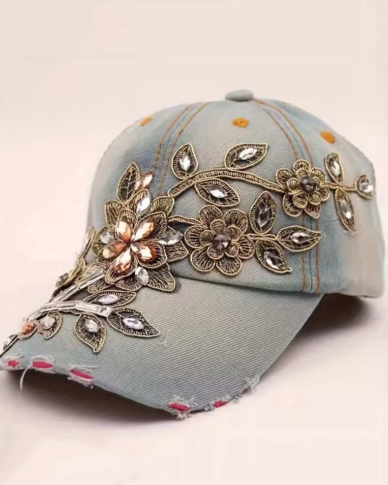 Fashionable Rhinestone-Studded Baseball Cap with Intricate Golden