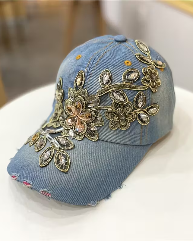 Fashionable Rhinestone-Studded Baseball Cap with Intricate Golden