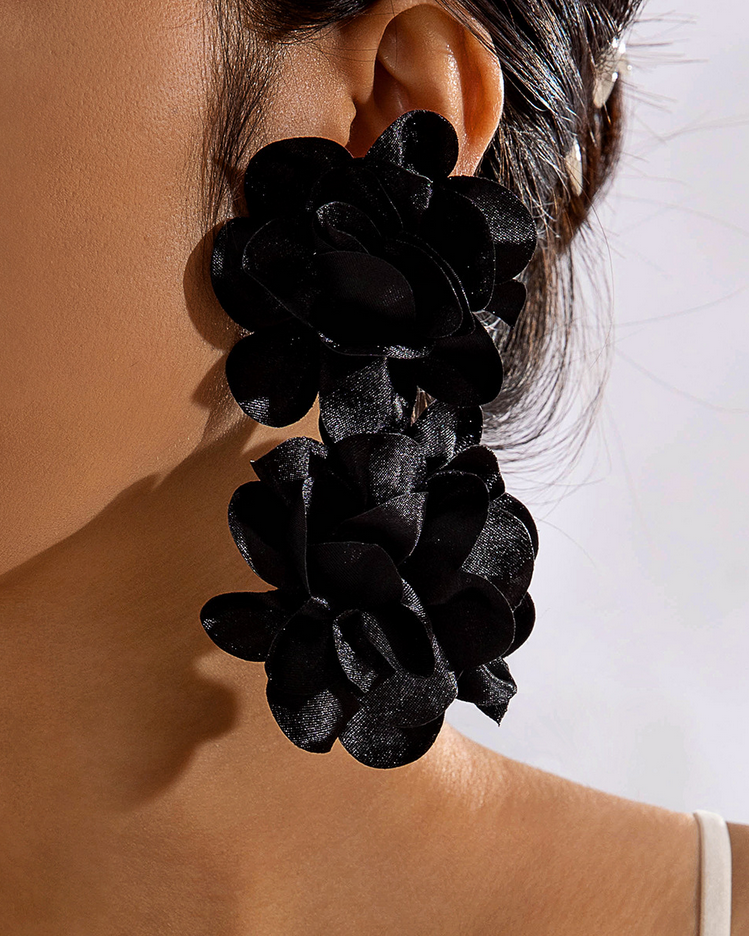 A Pair of Fashionable Polyester Large Flower Three-dimensional Artificial Flower Drop Earrings, Suitable for Women's Prom, Party, and as a Gift for Friends